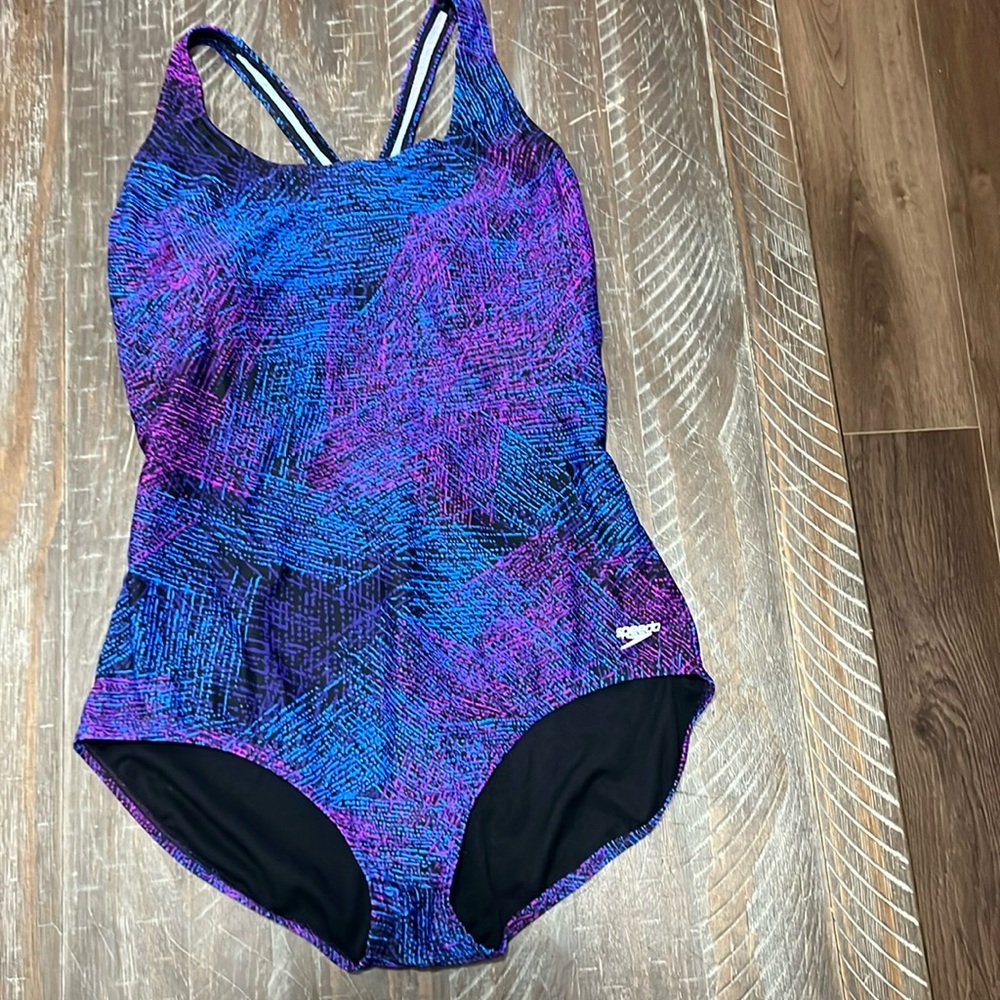 Speedo ladies one piece bathing suit. Size 16.